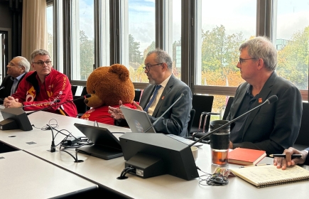 Le directeur général de l'OMS, Dr Tedros, Christian Schleuss (coordinateur polio) et Oliver Rosenbauer (coordinateur polio)