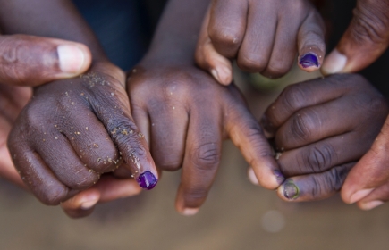 La poliomyélite peut être vaincue sur le plan médical, mais elle reste menacée sur le plan politique